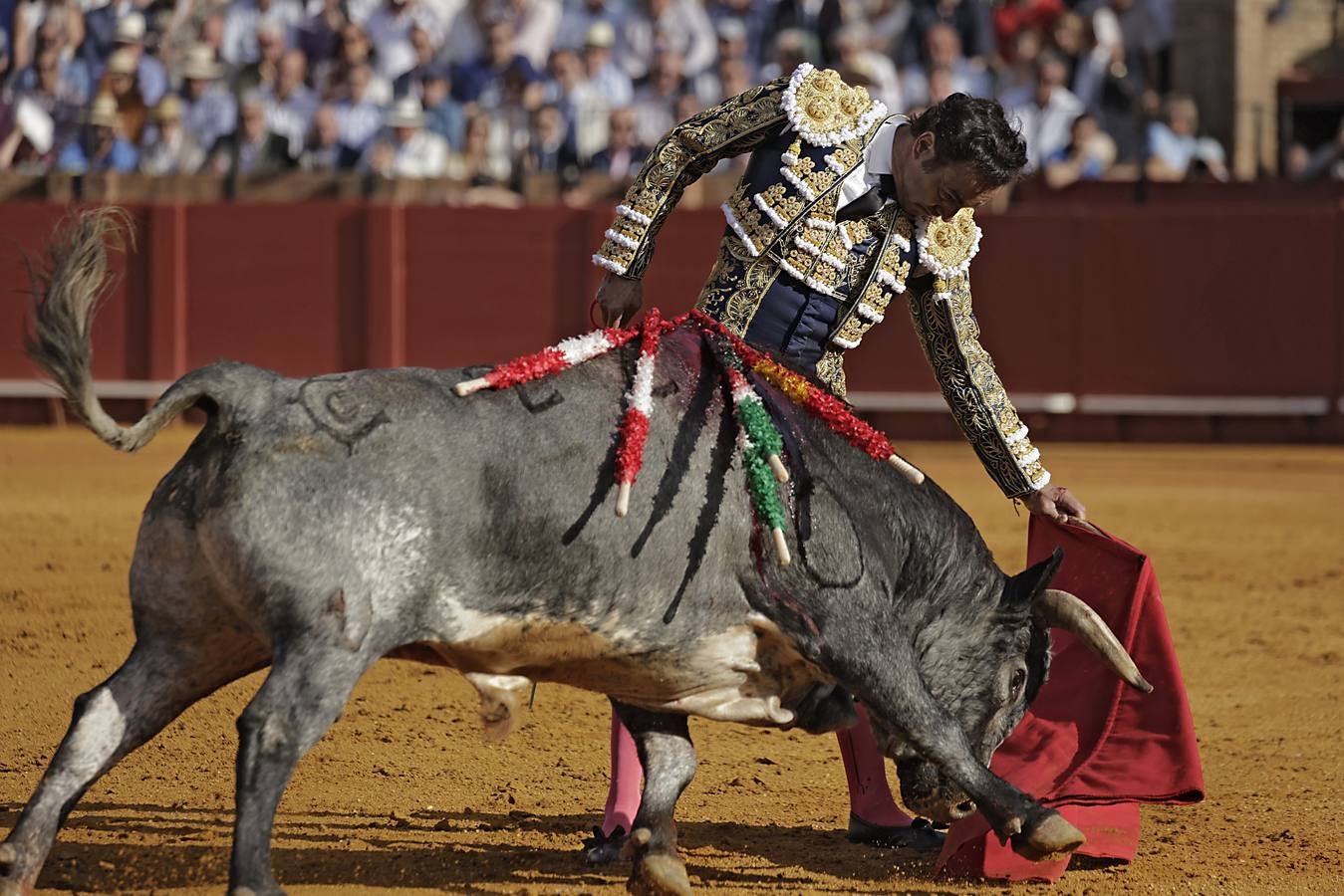 El Cid ha logrado una oreja en el primero de su lote