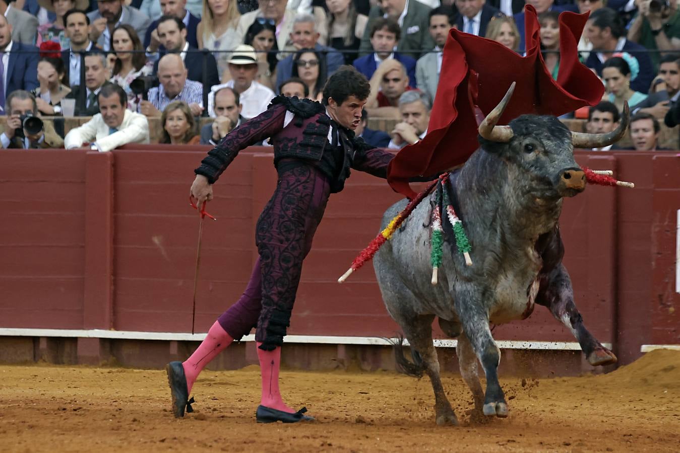 Daniel Luque, en su actuación en el coso sevillano este jueves de farolillos