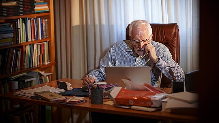 Luis Mateo, en su despacho