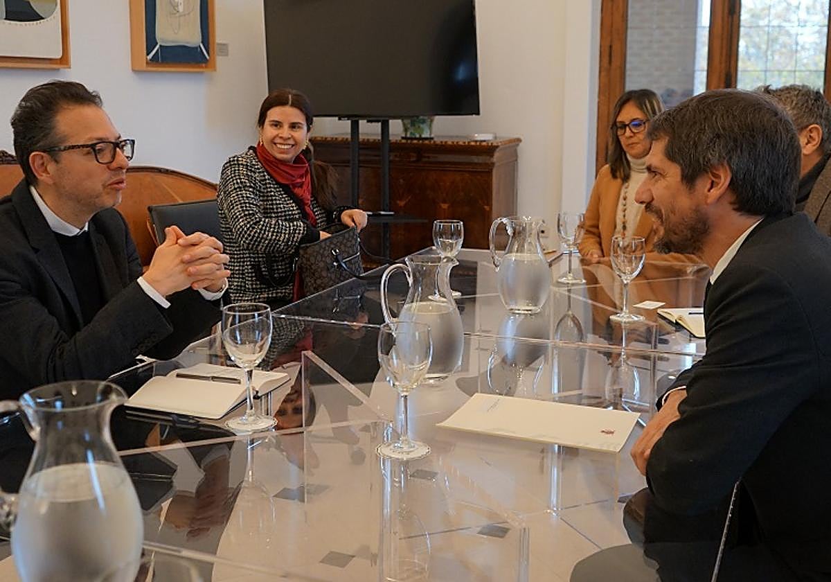 Reunión de Urtasun con el ministro de Cultura de Colombia