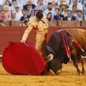Juan Ortega toreando en redondo al toro Florentino de Domingo Hernández