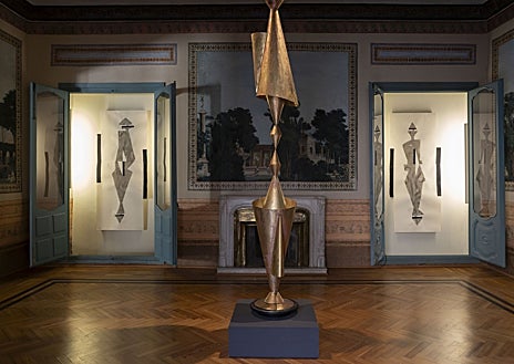 Imagen secundaria 1 - En las imágenes, algunas de las propuestas de Ángel Haro para su muestra 'Le film. Andante perplejo'