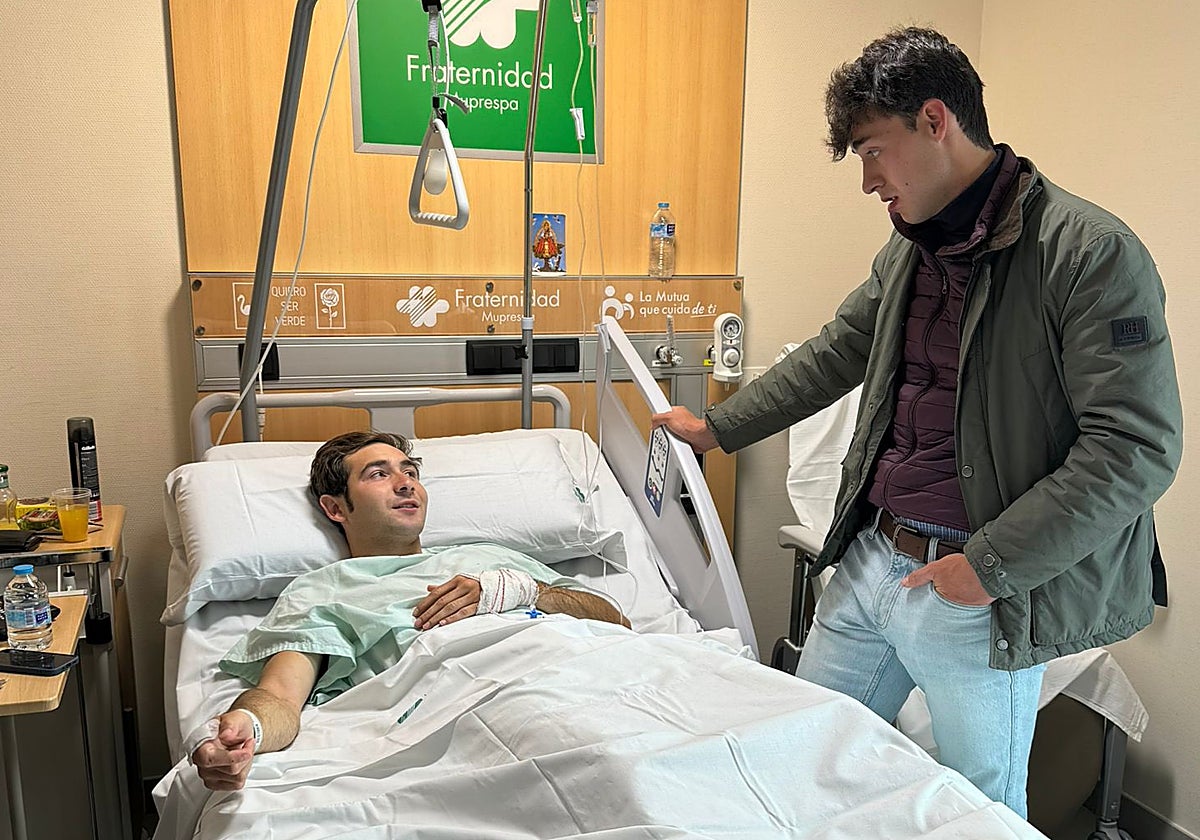 Jesús Moreno, en el hospital, recibió la visita de Alejandro Chicharro