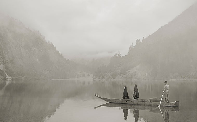 Imagen principal - De arriba abajo, 'Auf dem See' (2020), de la serie 'Im Wald' y dos obras del conjunto 'April Fool'