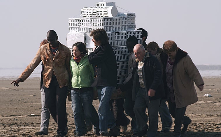 Imagen principal - De arriba abajo, 'L'Avenir' (2011); 'N0?, Future!' (2006); y participación española en Venecia en 2017: 'Join us!'