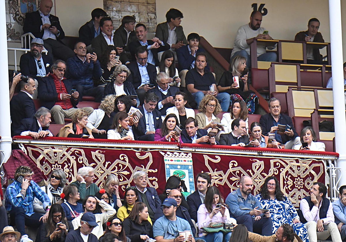 El alcalde de Madrid, José Luis Martínez-Almeida, y su esposa, Teresa Urquijo