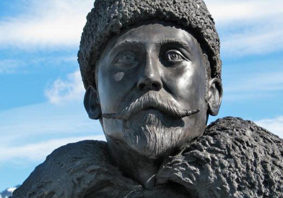 Busto de Adrian de Gerlache, en el Paseo de los Expedicionarios Antárticos en Ushuaia (Argentina)