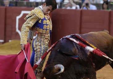 Jarocho, dos orejas al sexto, abre la Puerta Grande