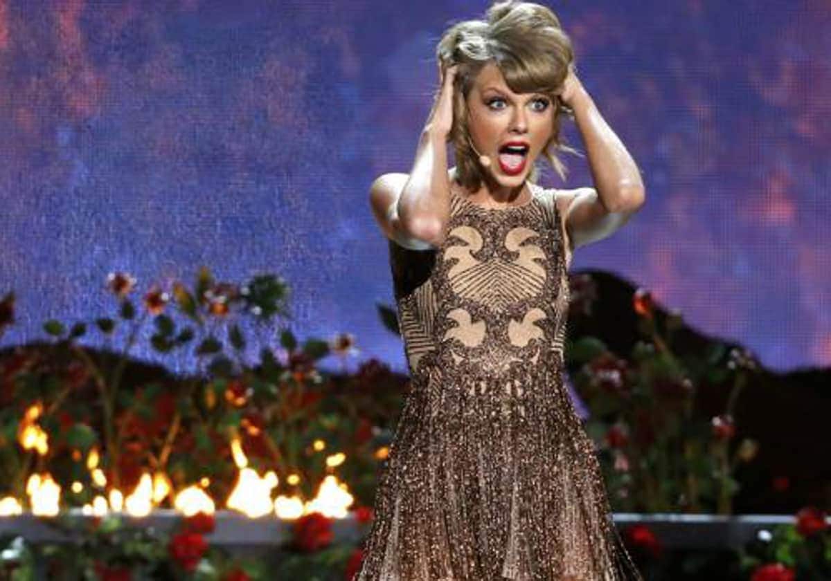 Taylor Swift durante una actuación