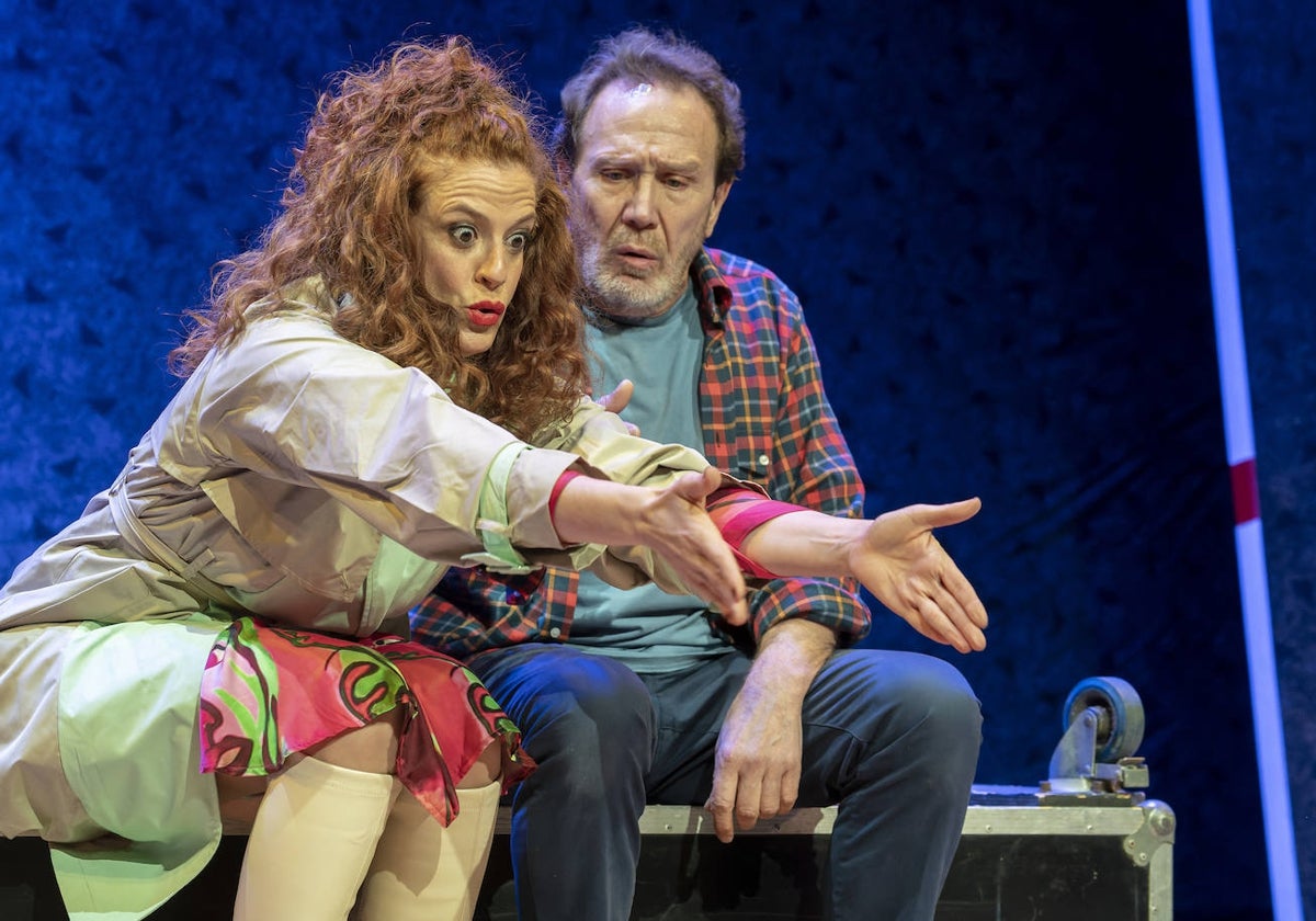 Marta Chiner y Juan Gea, en una escena de 'Descarados'