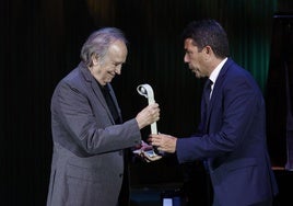 El Mediterráneo y Valencia homenajean a Serrat