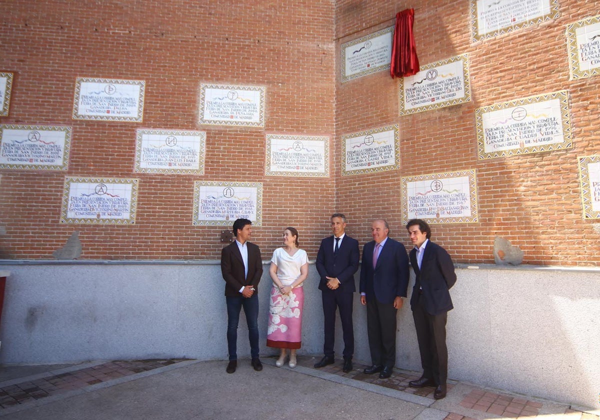Santiago Domecq descubre el azulejo como mejor corrida de la pasada feria