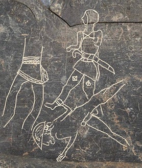 Imagen secundaria 2 - En la pieza de pizarra se hicieron bocetos con escenas, caras y elementos que después se plasmarían en marfiles u orfebrería