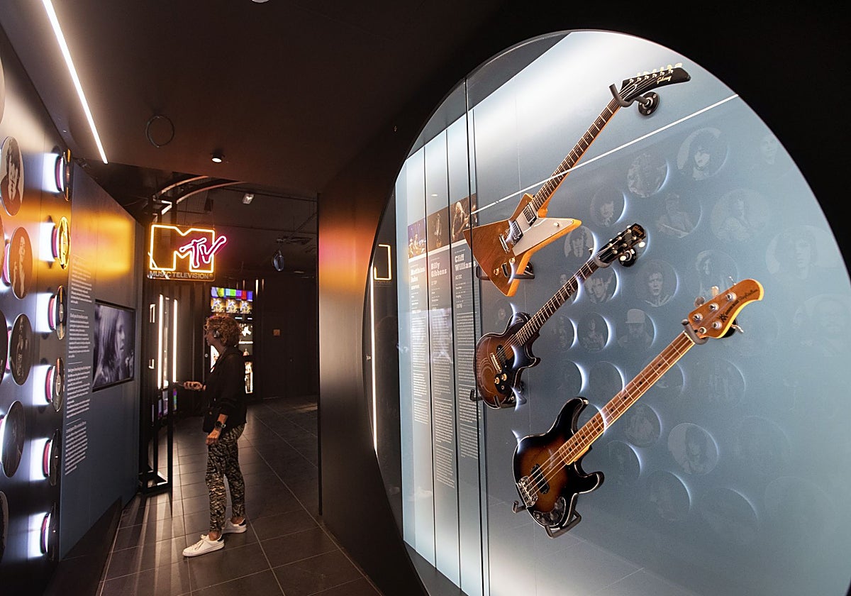 Detalla de una de las salas del Guitar Legends Hall