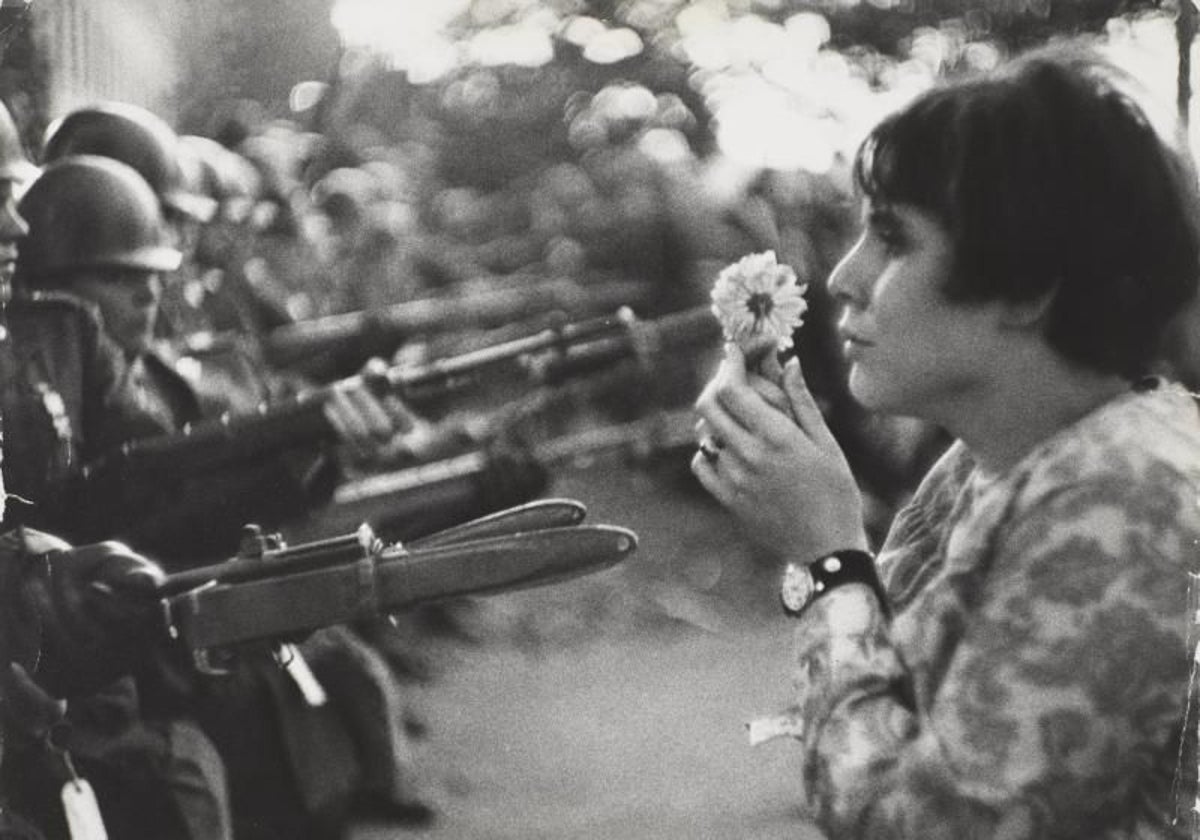 'La chica con la flor', de Marc Riboud