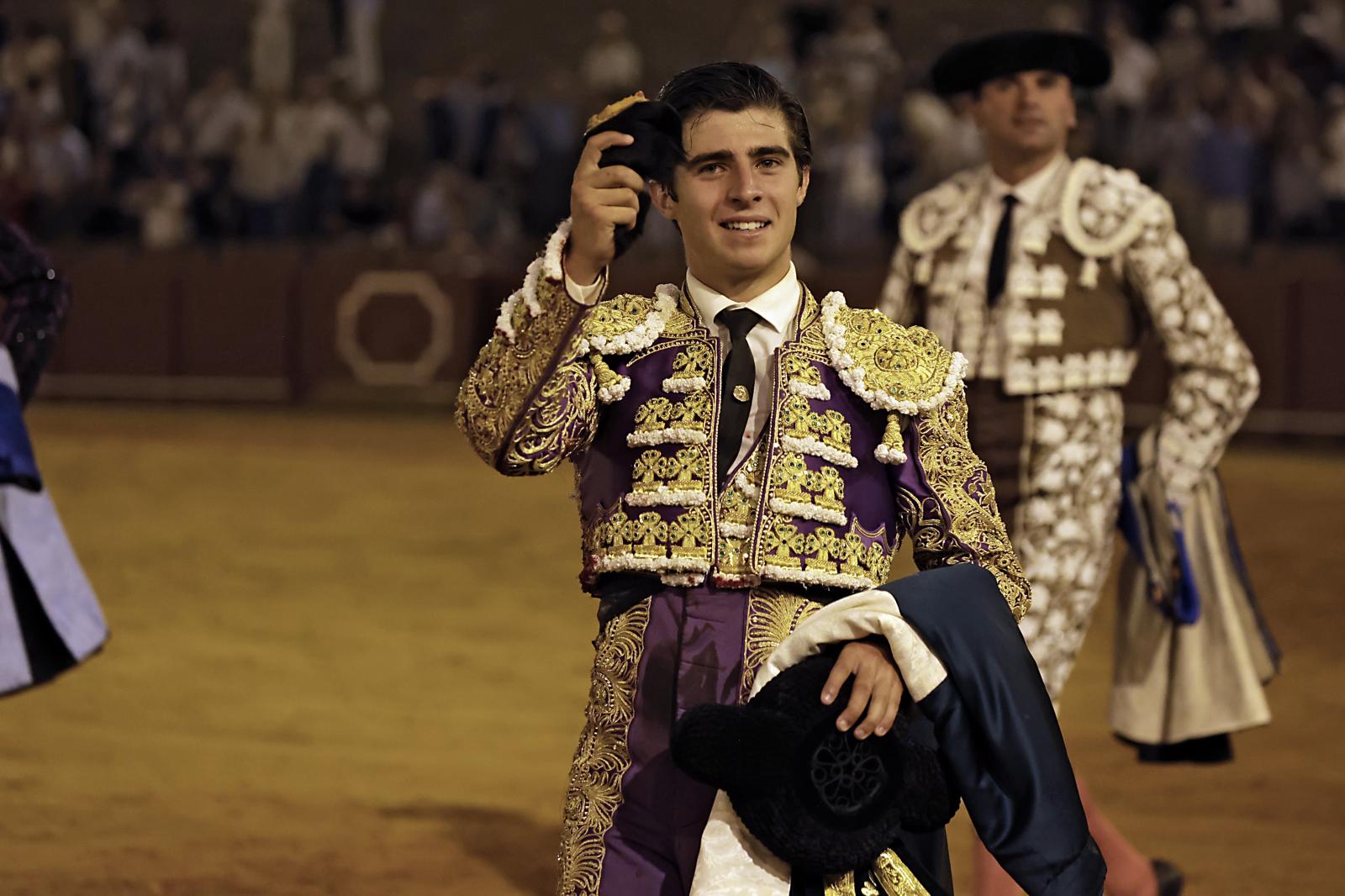 Imágenes de la novillada en la Maestranza de Sevilla de Nek Romero, Tomás Bastos y Martín Morilla