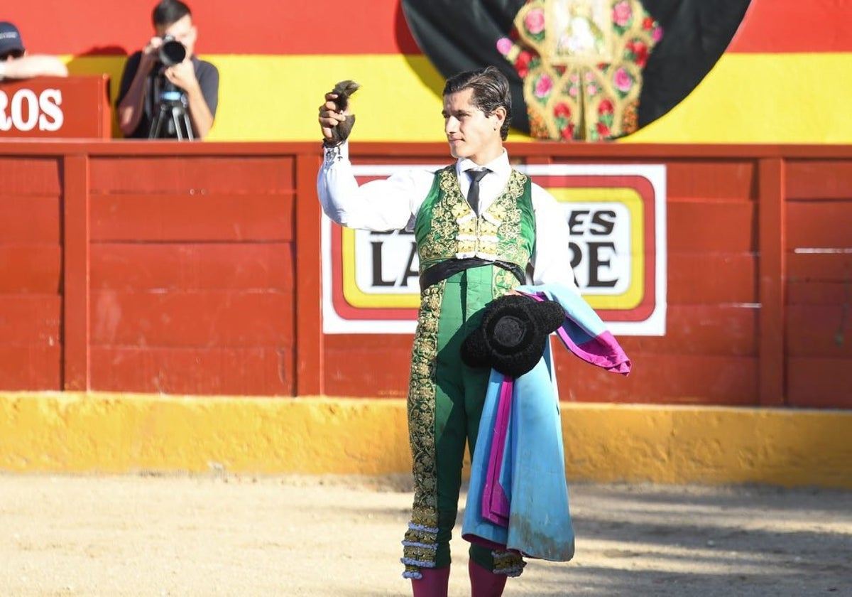 Luis David con la oreja del cuarto
