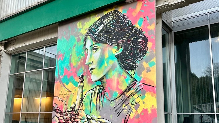 Un mural de Virginia Woolf situado en la entrada a la Facultad de Letras de la universidad