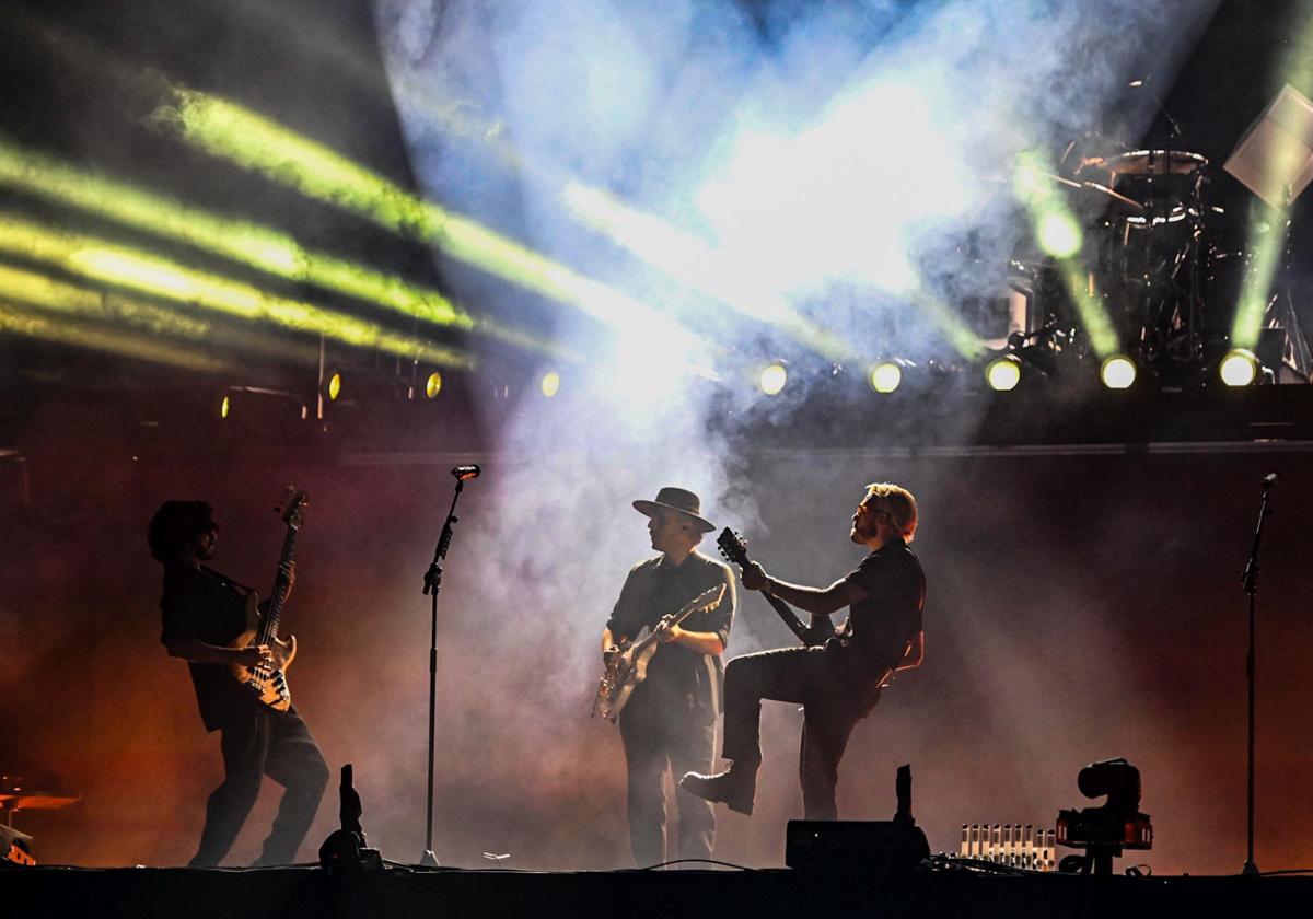 La banda Morat sobre el escenario del Metropolitano