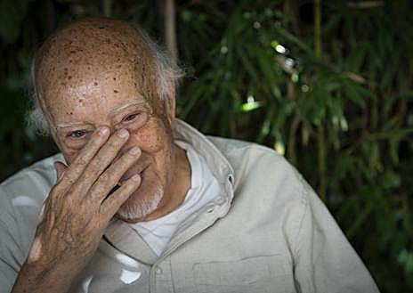 Imagen secundaria 1 - Manuel Vicent encargó su Venus a la Real Academia de Bellas Artes de San Fernando. «La pedi sin brazos. La ruina es bella», cuenta.