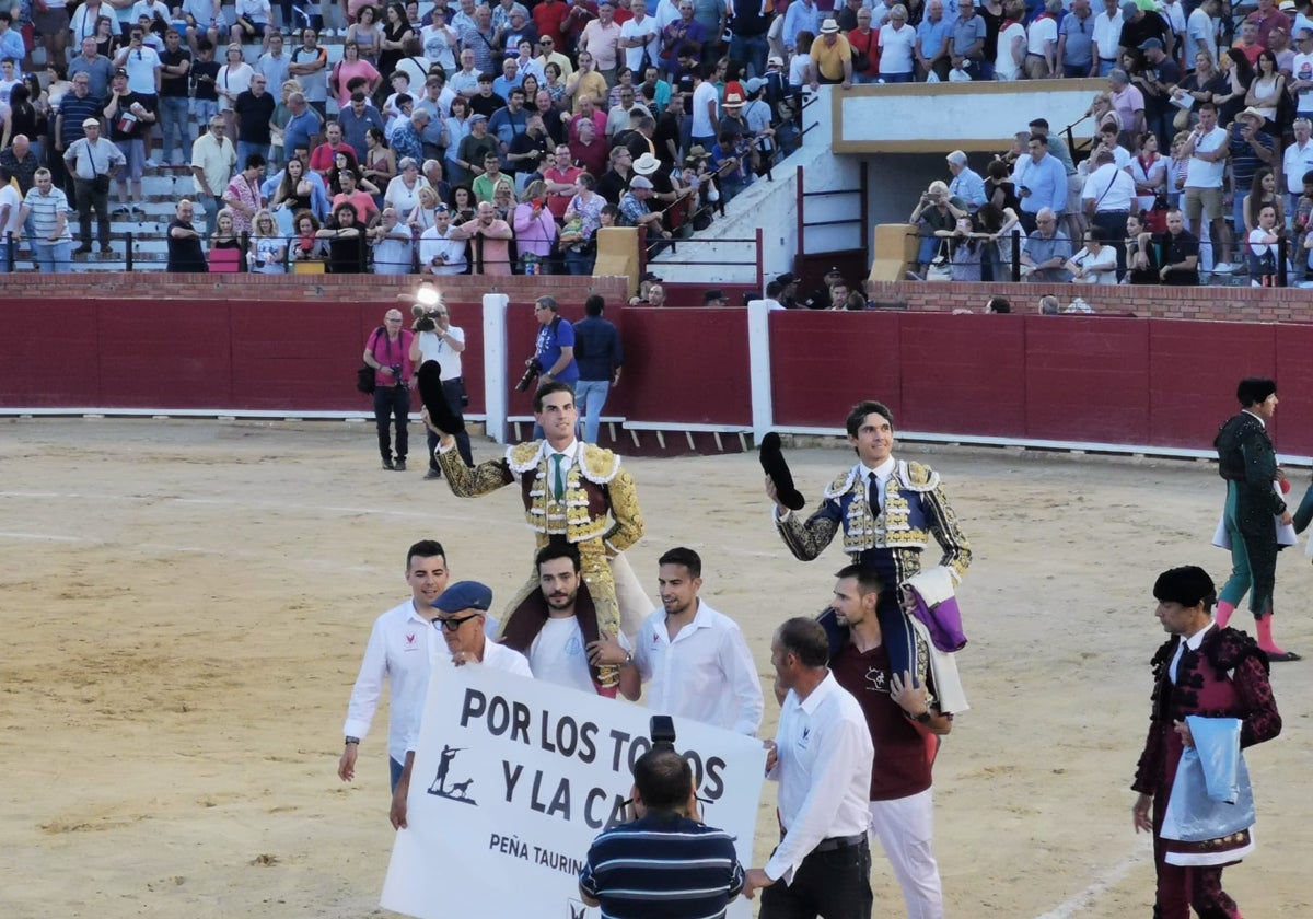 Fernando Adrián y Castella, a hombros en Teruel