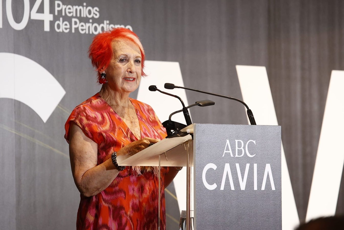 Rosa María Calaf, premiada con el Luca de Tena, durante su discurso