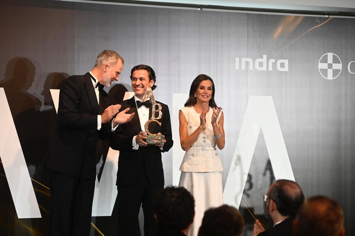 Los Reyes, con Rodrigo Cortés, premio Mariano de Cavia, tras recoger el galardón