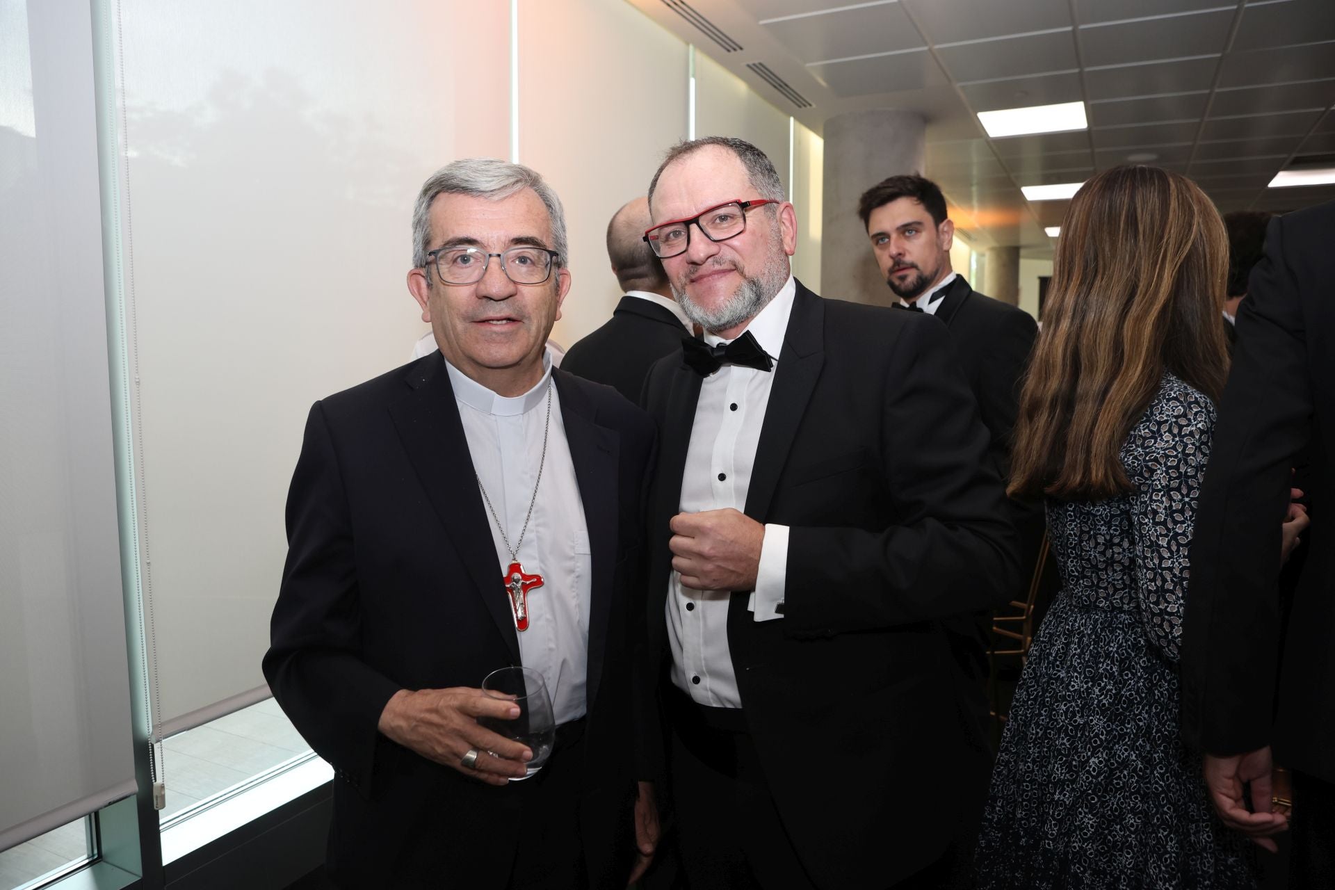 Monseñor Luis Javier Argüello, presidente de la Conferencia Episcopal, junto al colaborador de ABC José María Nieto