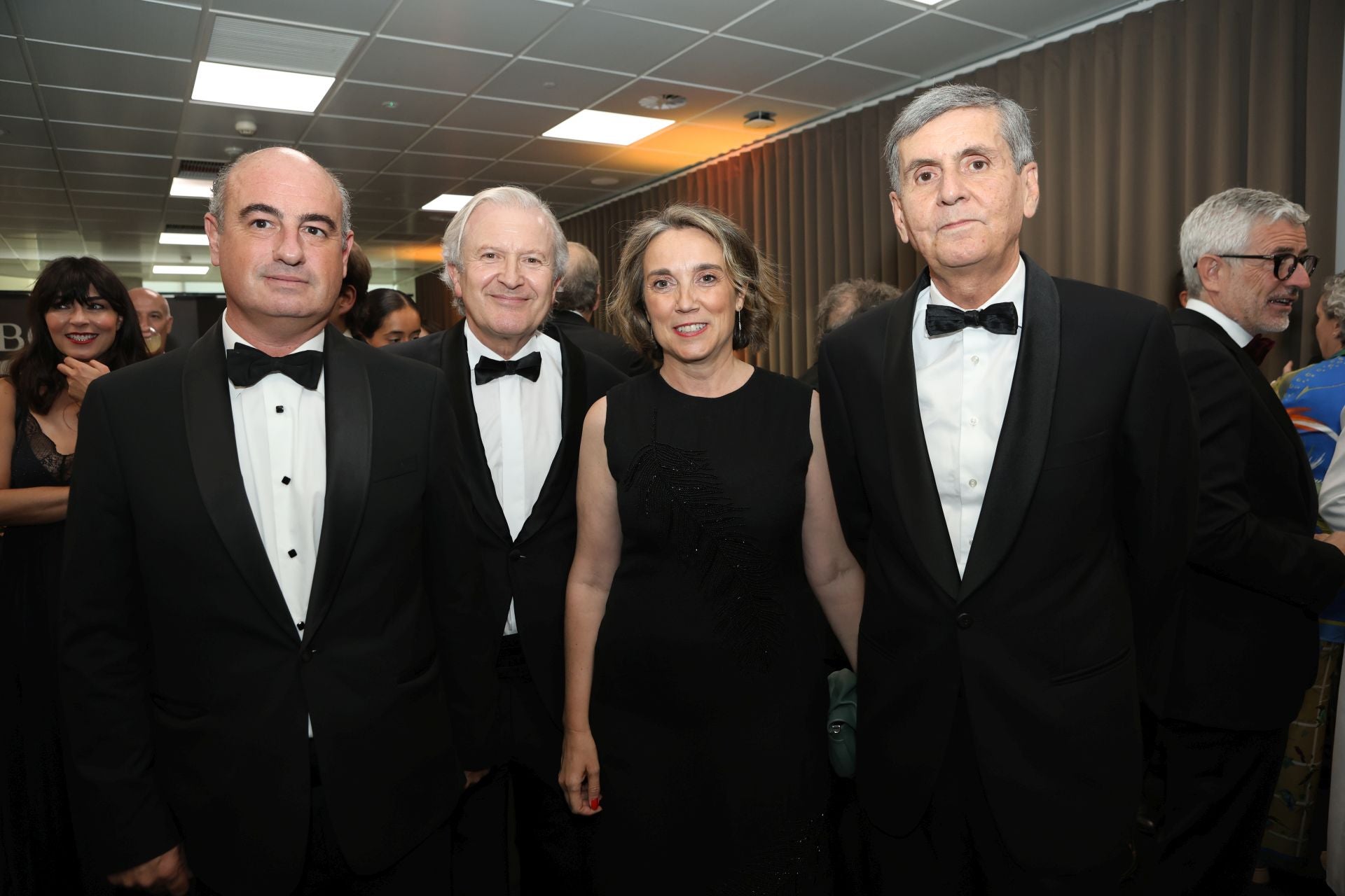 Manuel Marín, adjunto al director de Vozpópuli; Emilio del Río, director general de Bibliotecas, Archivos y Museos del Ayuntamiento de Madrid; Cuca Gamarra, secretaria general y portavoz del Grupo Popular en el Congreso; y Pedro González-Trevijano, expresidente del Tribunal Constitucional