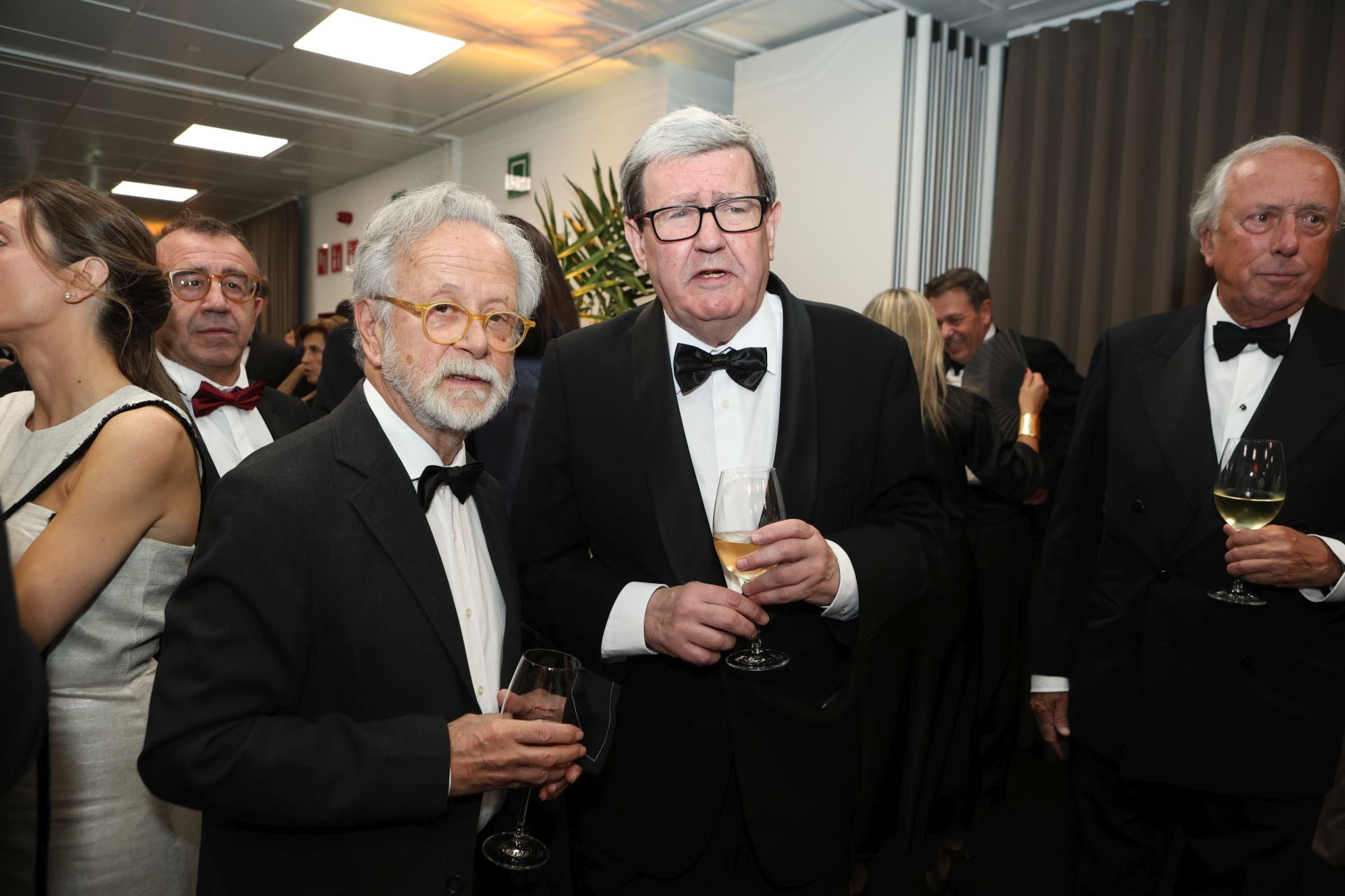 El director de cine Fernando Colomo y Juan Manuel Bonet, colaborador de ABC