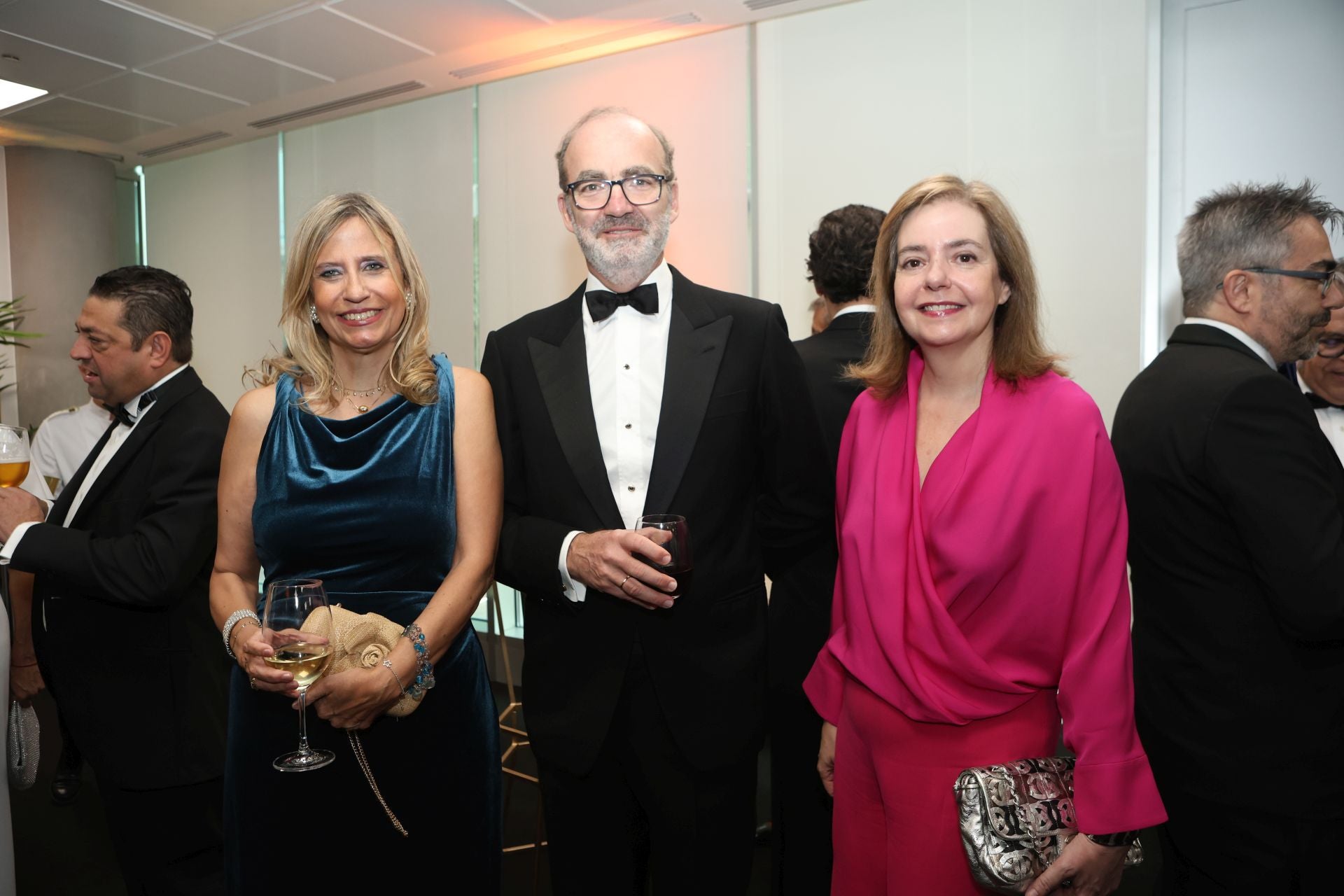 María Dolores Solana, head of Small Caps & ESG Equity Funds de Santander Asset Management, Joaquín Valencia von Korff, director general financiero de Vocento, y Lourdes Garzón, directora de Mujerhoy y WomenNow