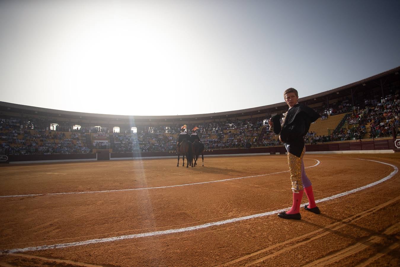 Un momento de la tarde de toros que brindó este viernes en La Línea el torero Borja Jiménez