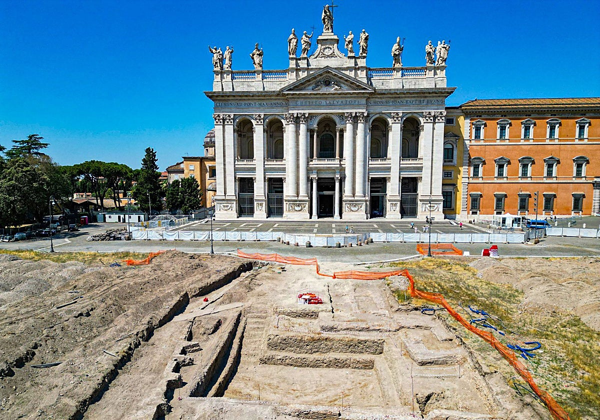 Las excavaciones en la explanada de la basílica de San Juan de Letrán en Roma