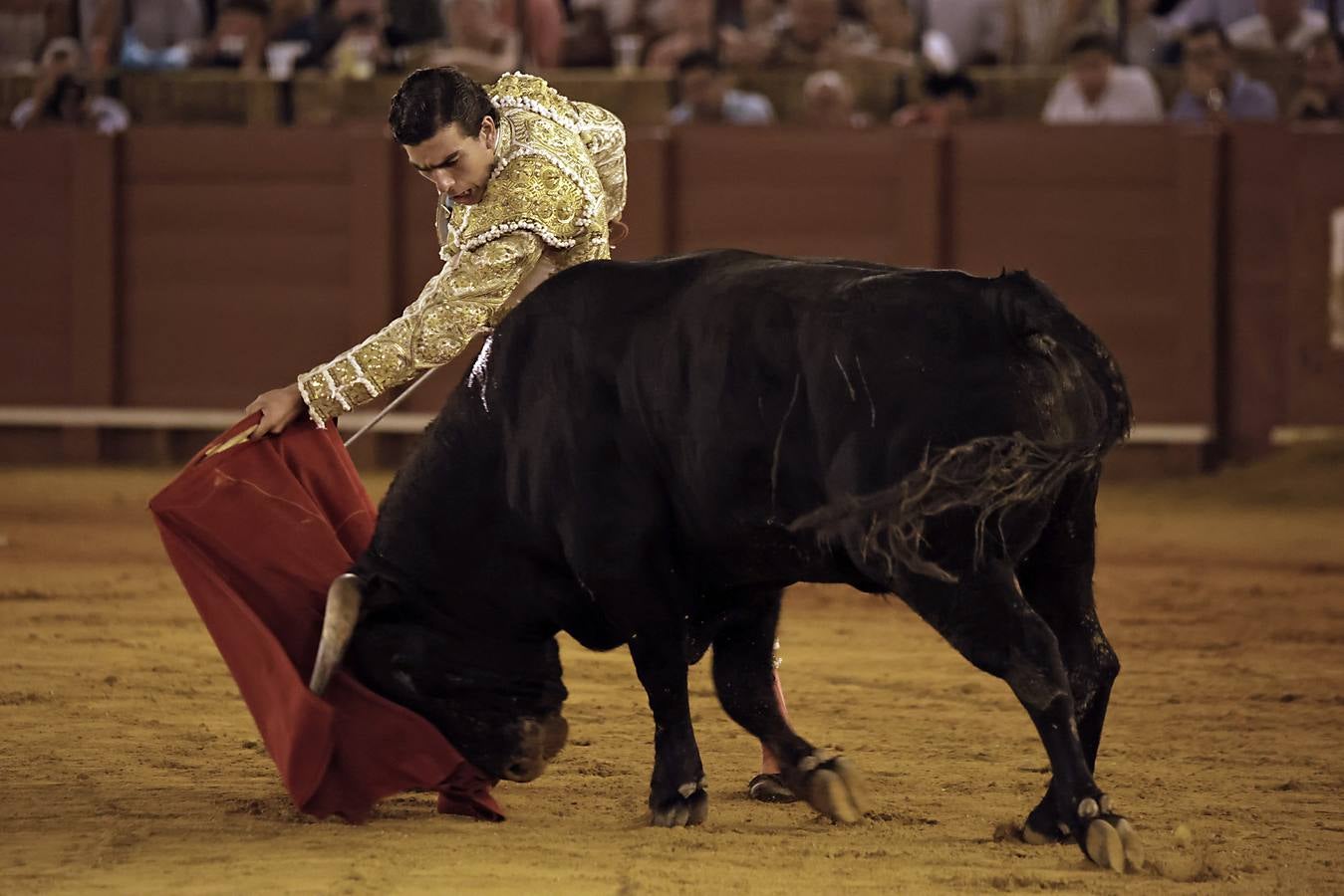 Pepe Martínez, de Valencina de la Concepción, fue el triunfador de la final tras cortar dos orejas