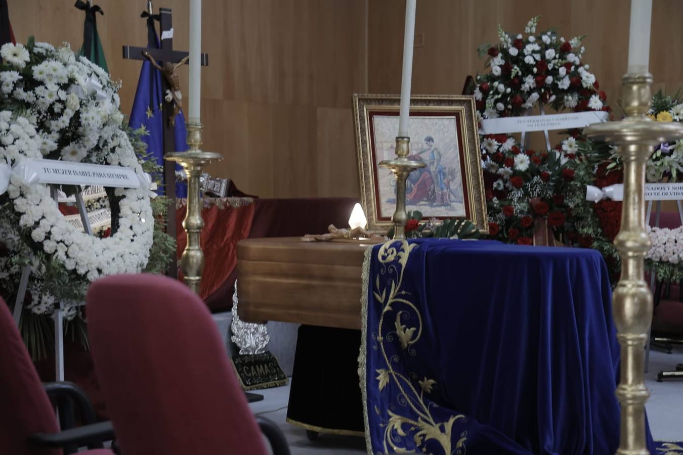 Capilla ardiente del torero Paco Camino en el Ayuntamiento de Camas