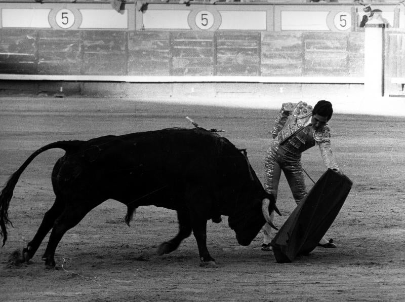 Paco Camino, toreando en la feria de San Isidro en los años sesenta
