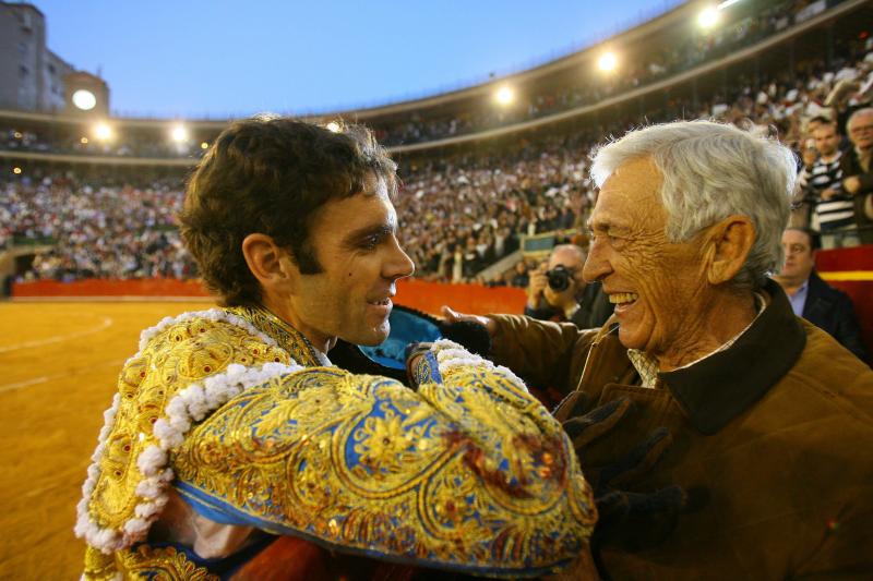Brindis de José Tomás a Paco Camino en la Plaza de Toros de Valencia en 2009