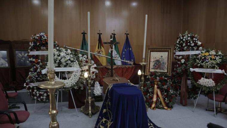 Capilla ardiente de Paco Camino: «Se nos ha ido una referencia extraordinaria en el toreo»