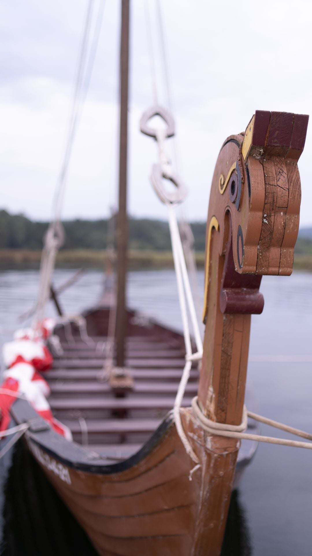 Un drakkar que participará en el desembarco de la Romería Vikinga