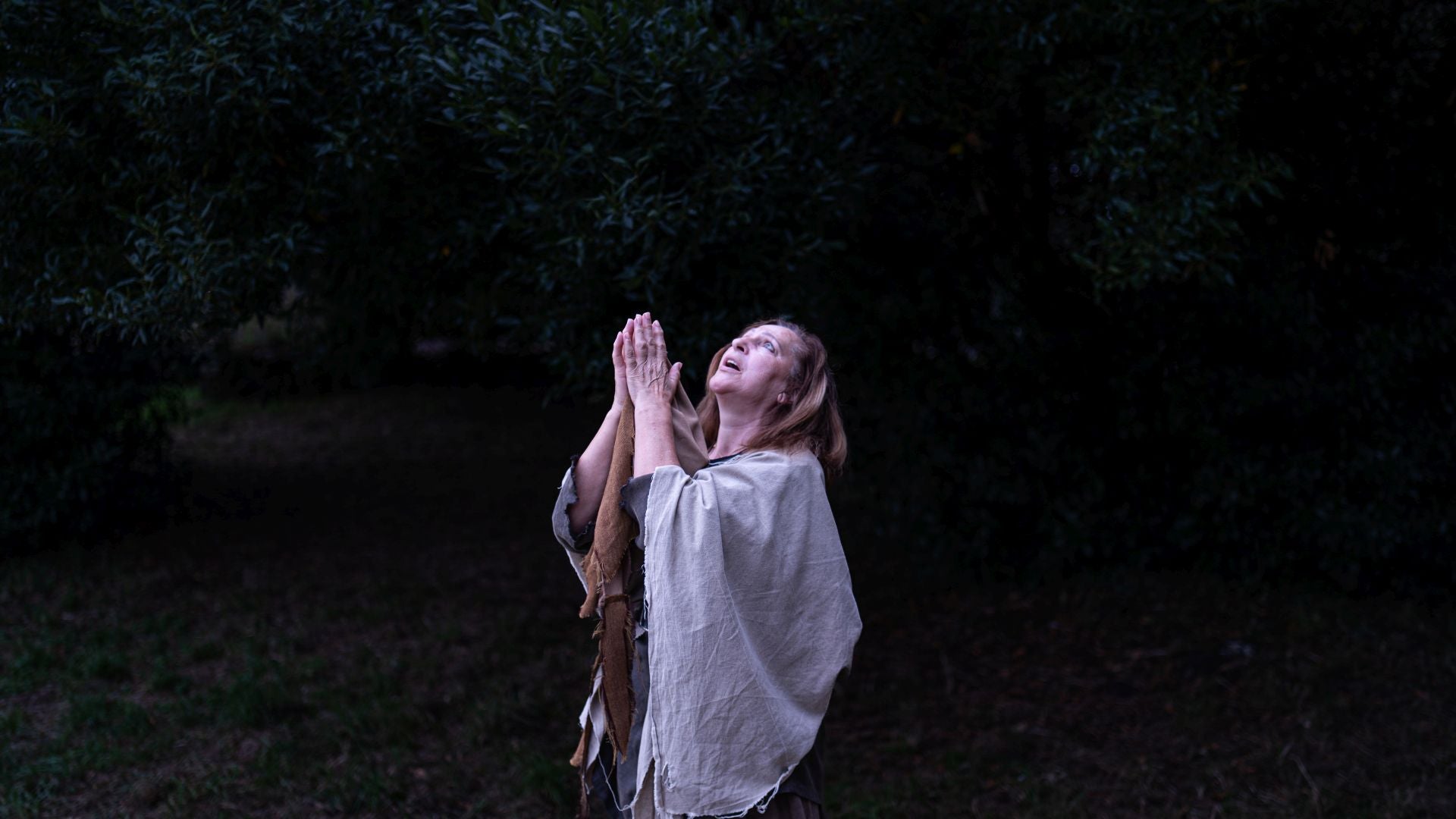 La obra teatral de este año, ‘Aí as van’ (’Ahí van ellas’), escrita y dirigida por Tero Rodríguez, se representa en el entorno natural de las Torres