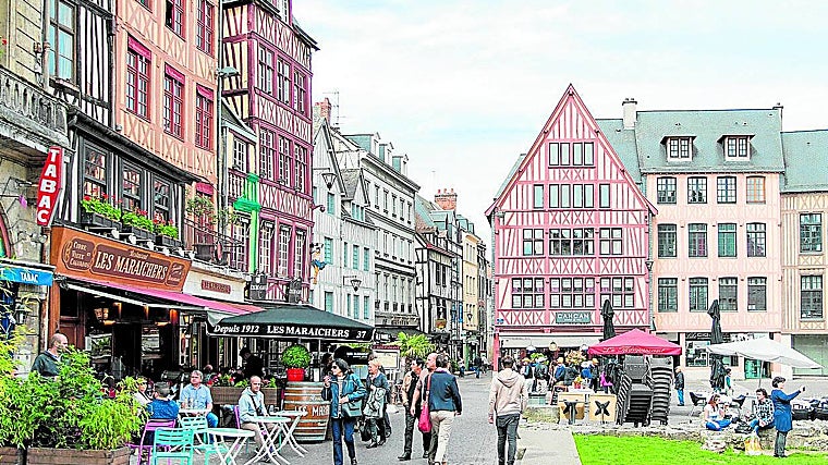 La Plaza del Viejo Mercado de Ruán, donde fue quemada Juana de Arco