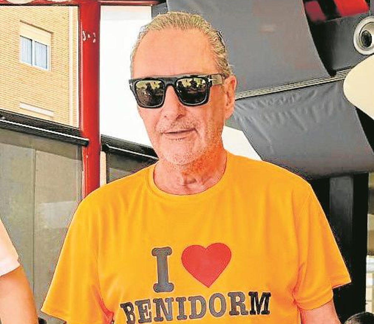 Carlos Herrera, con una camiseta que reza en su pecho 'I love Benidorm'