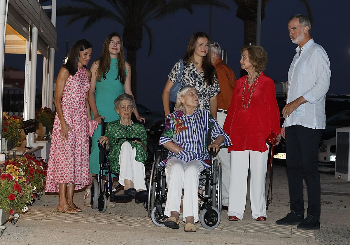 La Familia Real, con la reina emérita Doña Sofía e Irene de Grecia se han reunido para cenar en Mallorca