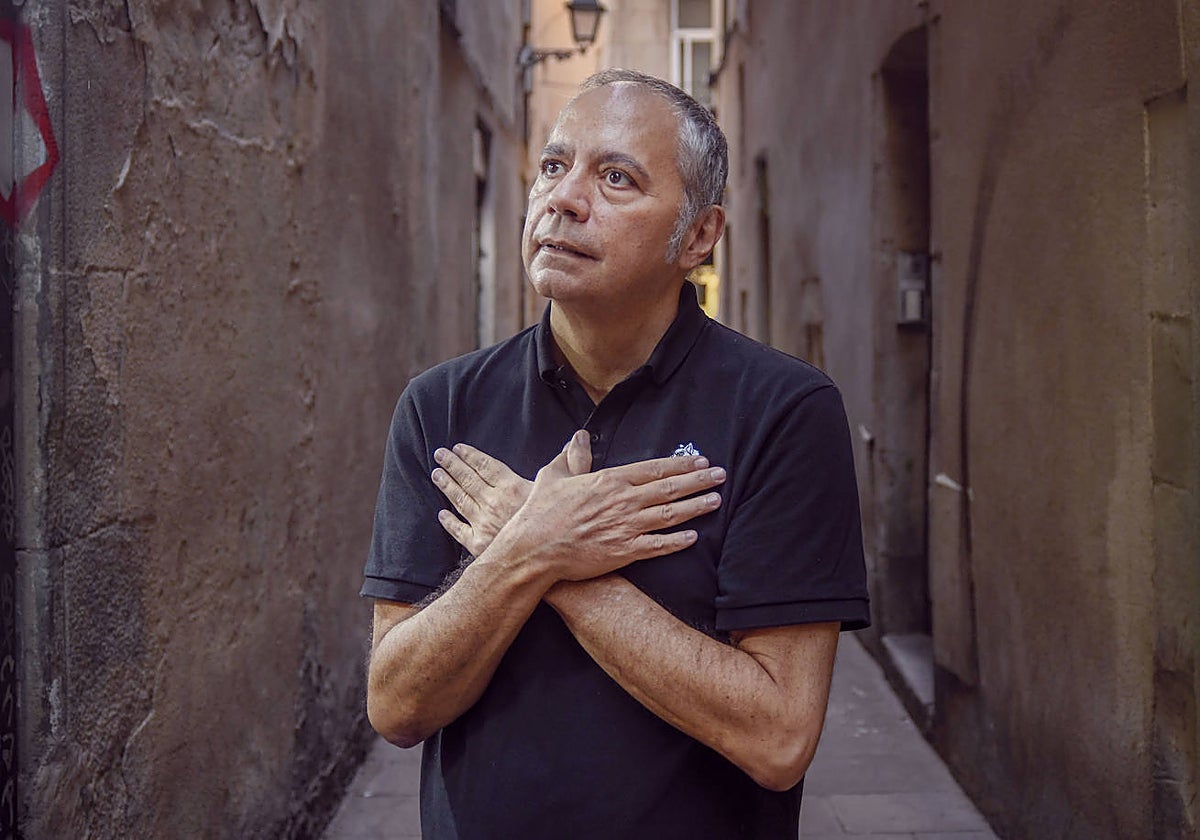 Pepe Colubi, fotografiado en las calles de Barcelona