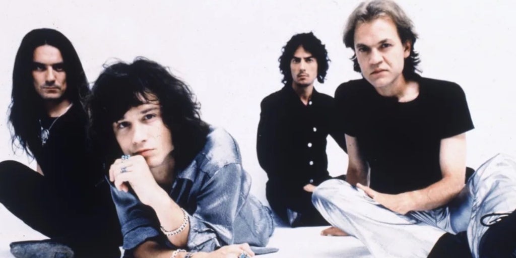 夏のロックブーム、Heroes del Silencio が復活