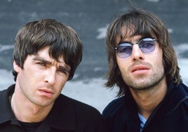 «¡Que te jodan!»: tras décadas de insultos, peleas y guitarras destrozadas, los Gallagher firman la paz por 100 millones de libras
