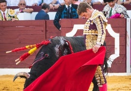 Borja Jiménez, del temple al arrebato, a hombros en Tarazona