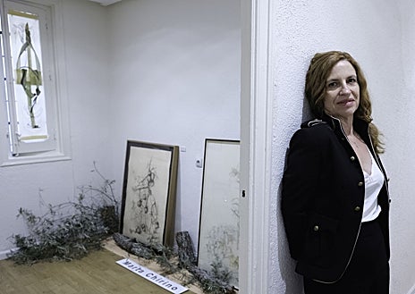 Imagen secundaria 1 - De arriba abajo, Manuel Bouzo en Paisaje Doméstico; Julieta de Haro en su época en El Tercero de Velázquez, y Paco Lagares, artista también de 'Arte de emergencia'