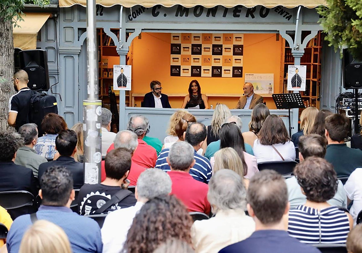 Homenaje «titánico» a Conrad en la Cuesta de Moyano: música, barcos y  literatura