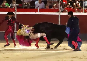 Aterrador parte médico del novillero mexicano César Pacheco tras una gravísima cornada en el cuello en Calasparra